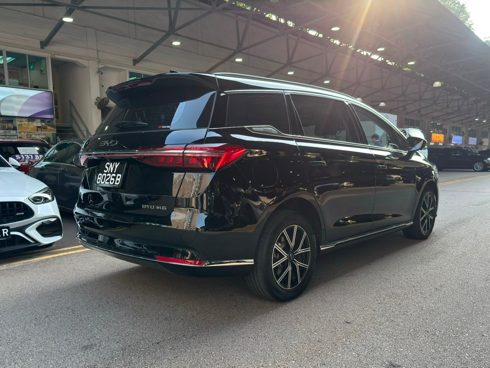 BYD M6 Extended Range 7 Seater photo 2